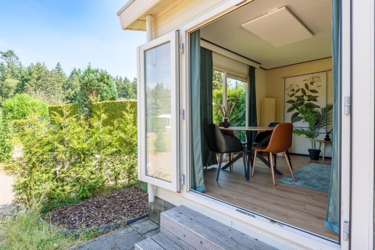 Gezellig Chalet Aan De Veluwse Bosrand Putten Eksteriør billede